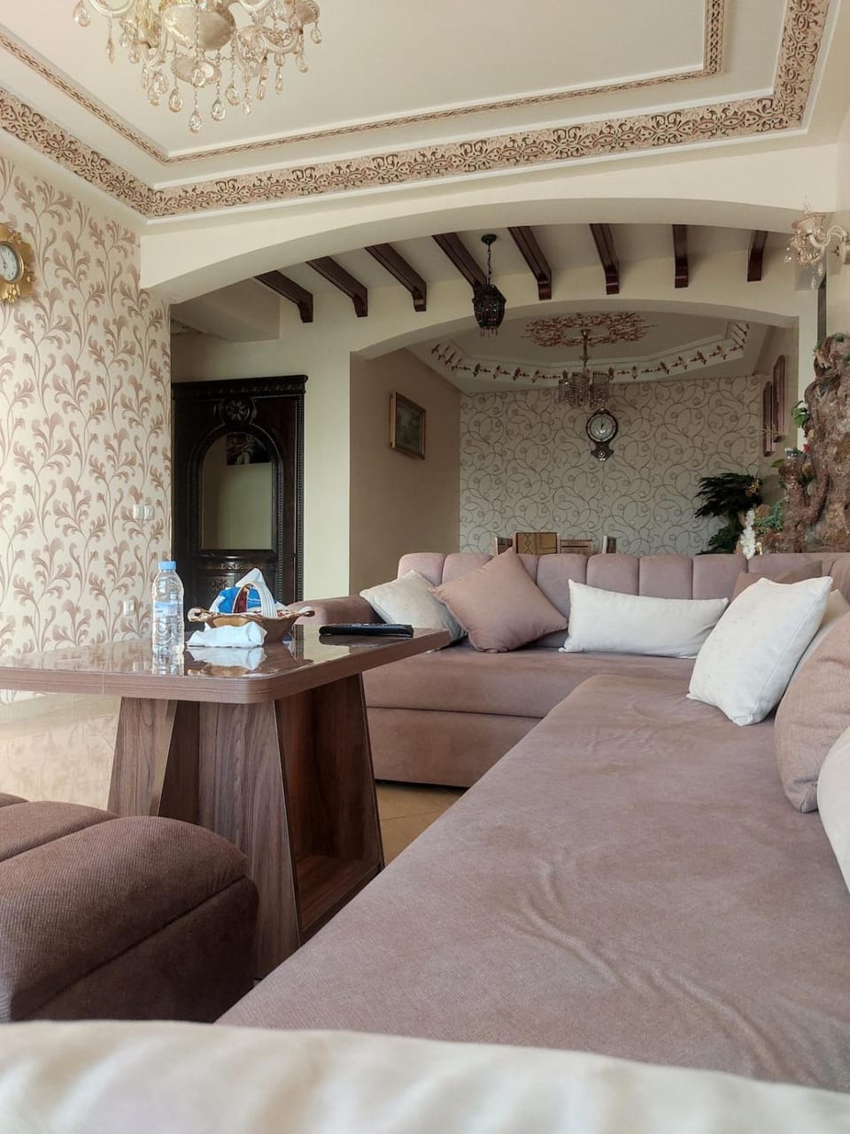 Living room, Seating area