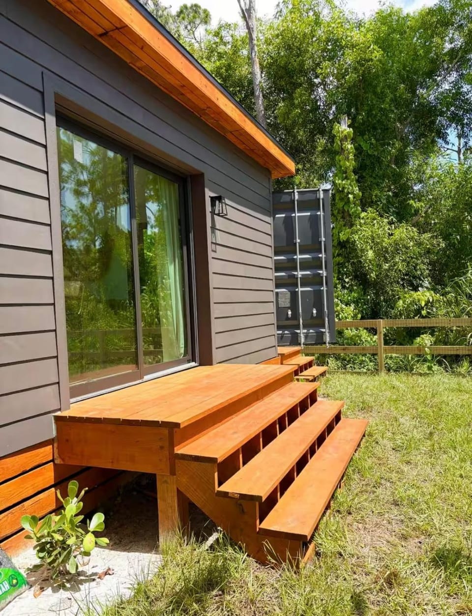 Zen Container Tiny Home with Fenced-in Yard, Fire Pit, Centrally located and Pet Friendly House in Estero