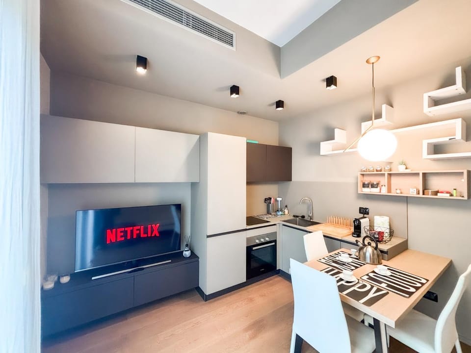 Coffee/tea facilities, Kitchen or kitchenette, Food and drinks, Dining area, Food, minibar, oven, stove, toaster