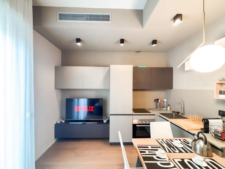 Kitchen or kitchenette, Dining area, minibar, oven, stove, toaster
