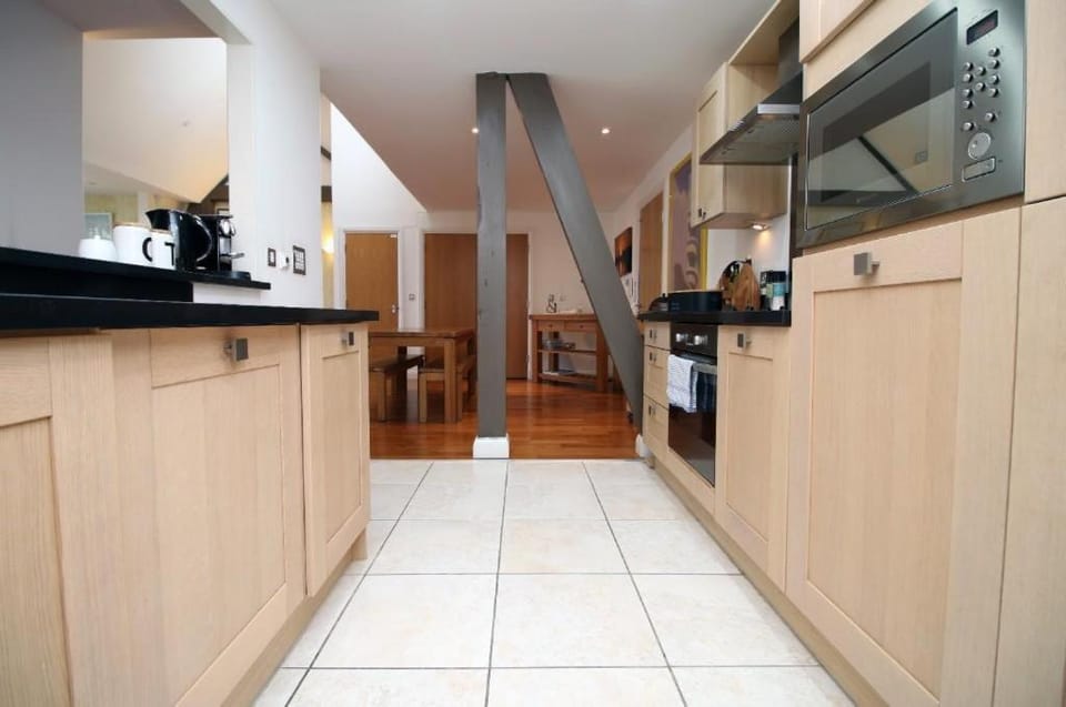 Cardiff City Centre CF10 - Spacious 2 Bedroom Apartment - Sleeps 6 Apartment in Cardiff