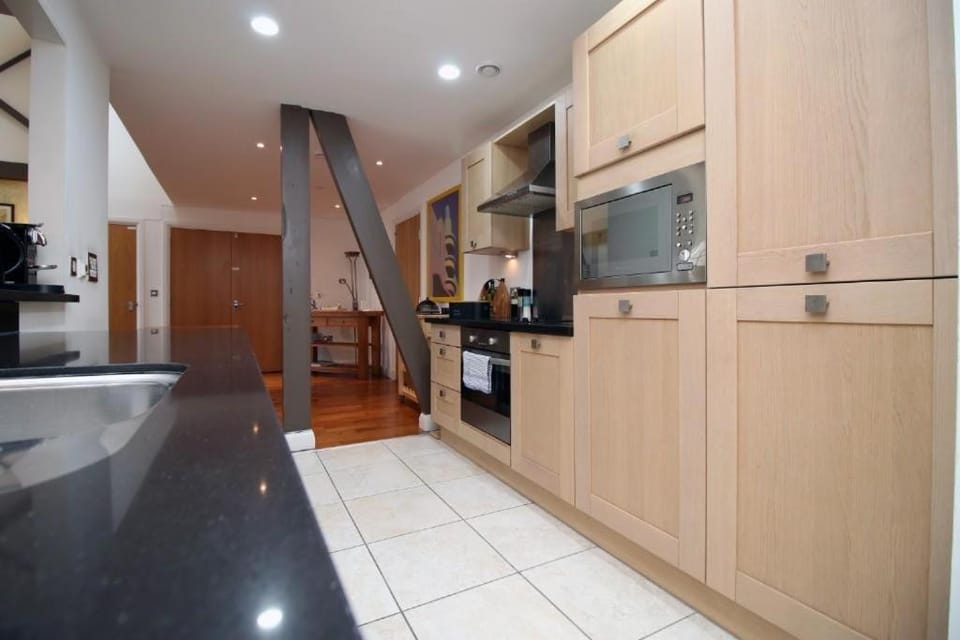 Cardiff City Centre CF10 - Spacious 2 Bedroom Apartment - Sleeps 6 Apartment in Cardiff