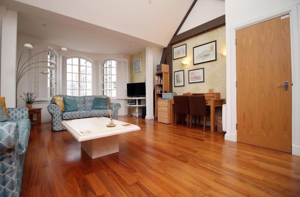 Cardiff City Centre CF10 - Spacious 2 Bedroom Apartment - Sleeps 6 Apartment in Cardiff