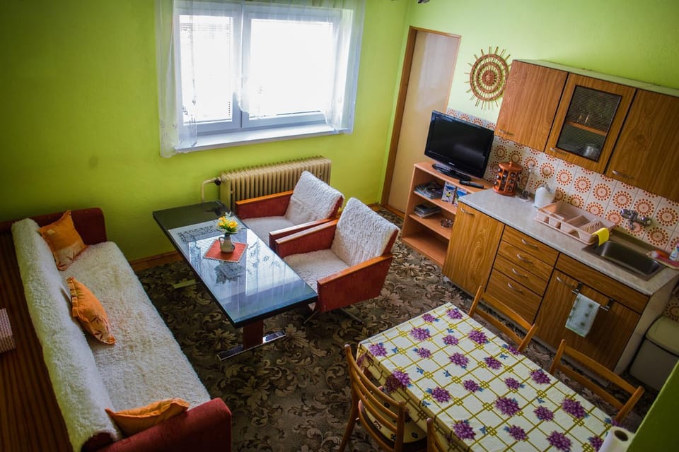 TV and multimedia, Kitchen or kitchenette, Living room, Dining area
