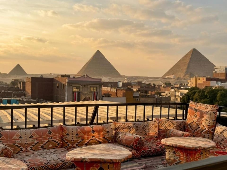 Nearby landmark, Day, Natural landscape, View (from property/room), Balcony/Terrace, Living room, Seating area, City view, Mountain view, group of guests