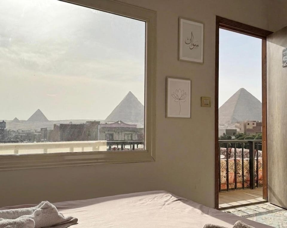 Bed, Day, Natural landscape, Photo of the whole room, Bedroom, Mountain view