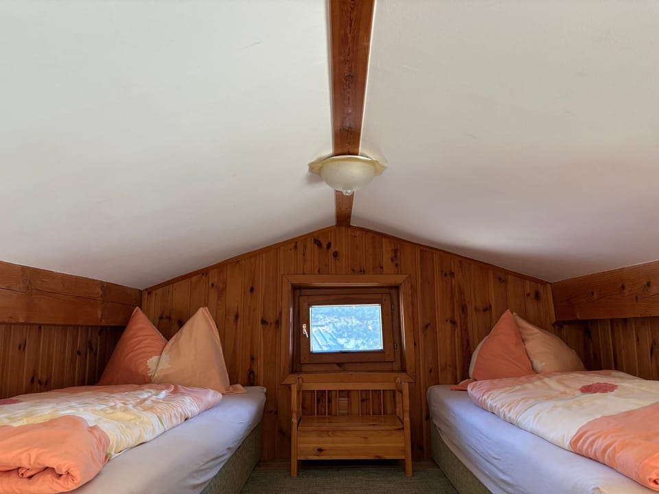 Alm Chalet on Mondsee Mountain, pets welcome! House in Upper Austria