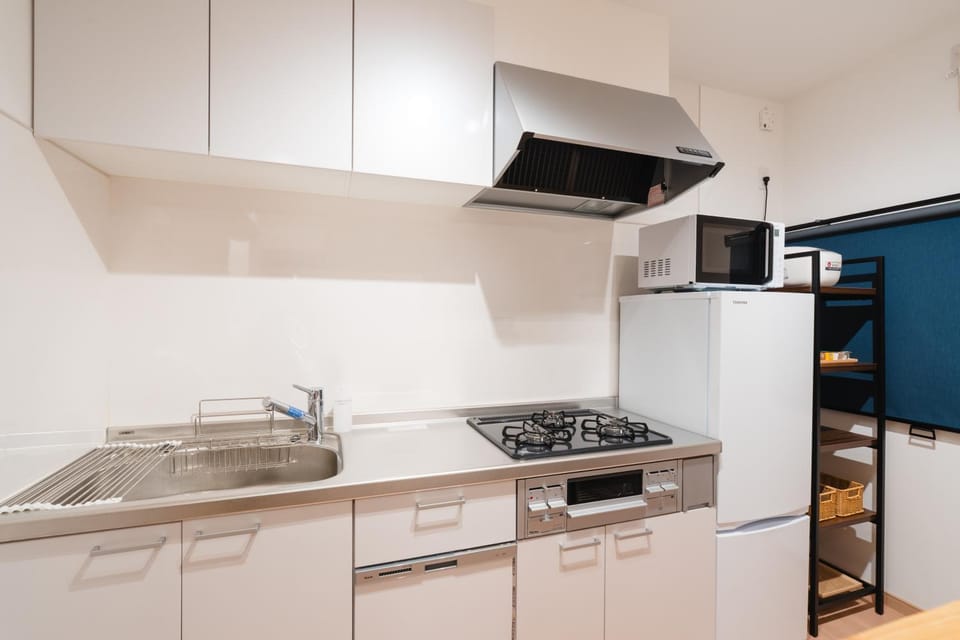 Kitchen or kitchenette, microwave, stove