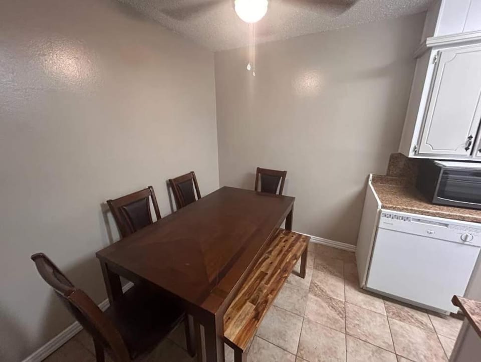 Bright & Cozy 1BR Apartment by Fort Sill Apartment in Lawton