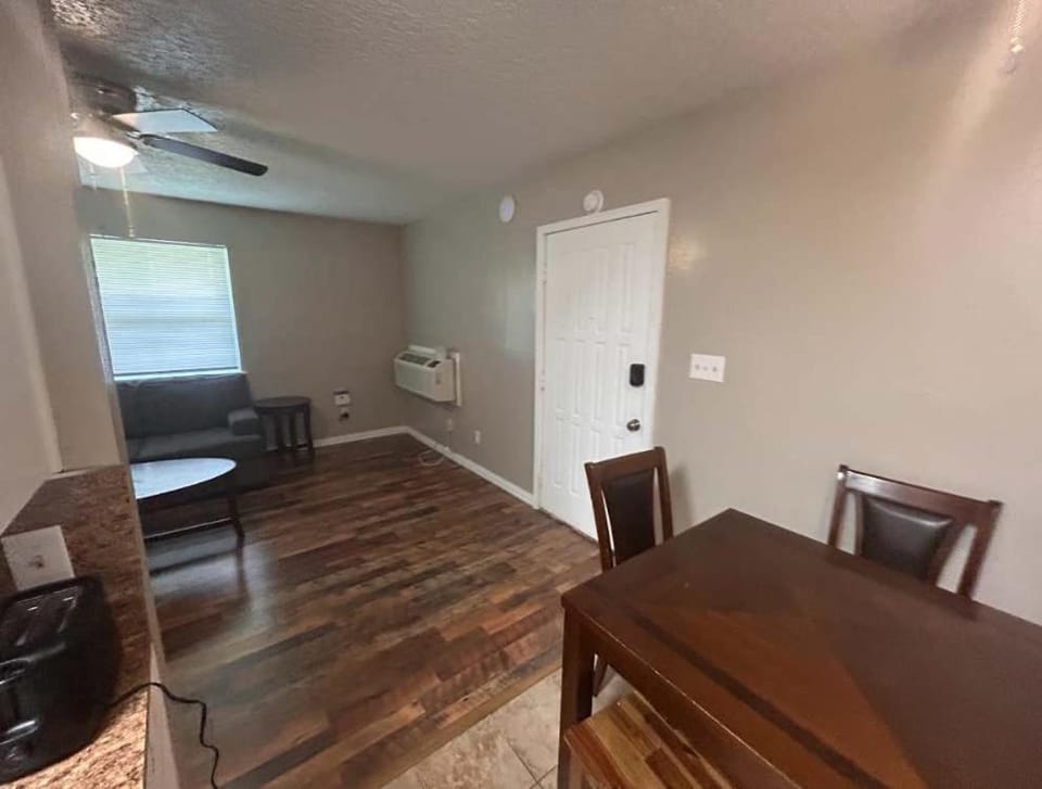 Bright & Cozy 1BR Apartment by Fort Sill Apartment in Lawton