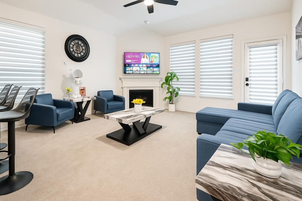 TV and multimedia, Living room, Seating area, Evening entertainment, fireplace