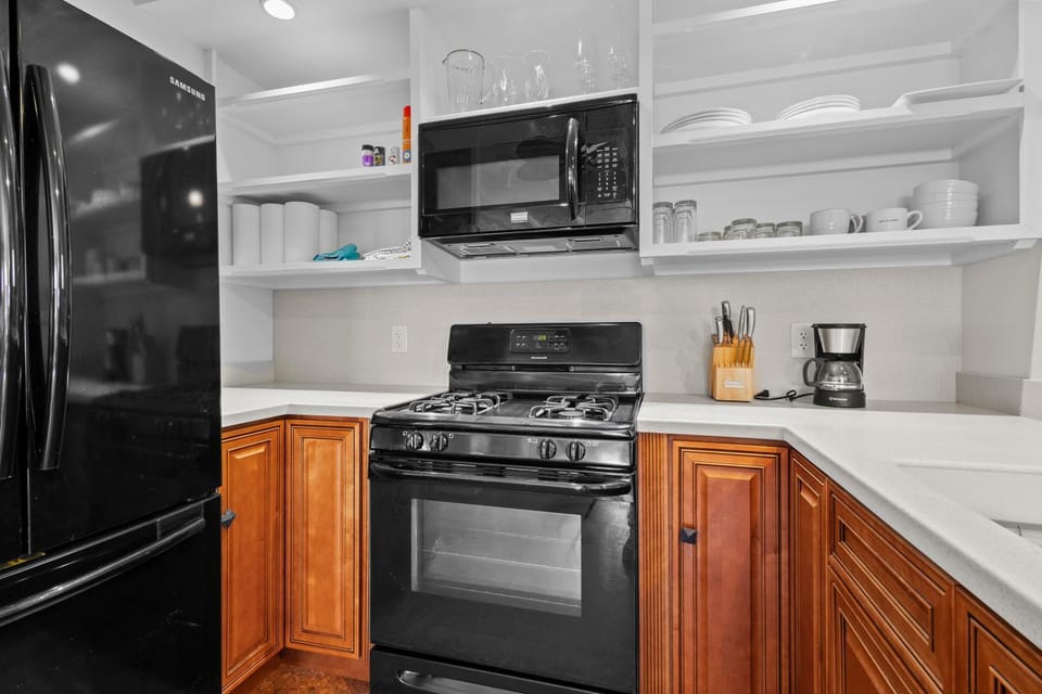 Kitchen or kitchenette, oven, stove