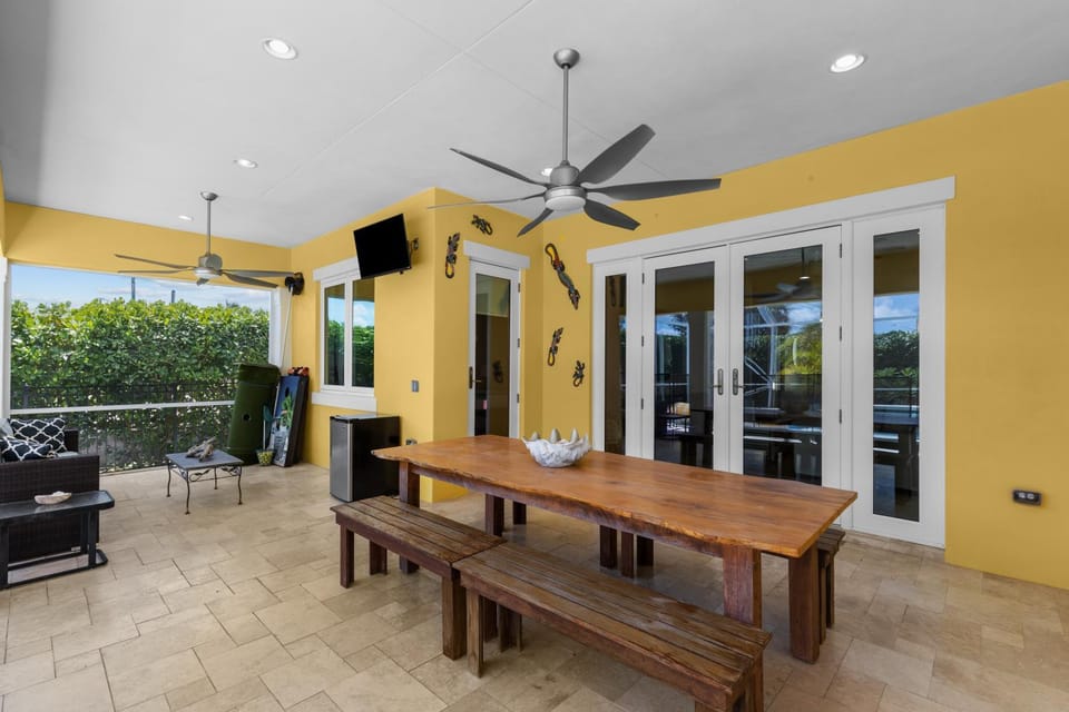 Patio, TV and multimedia