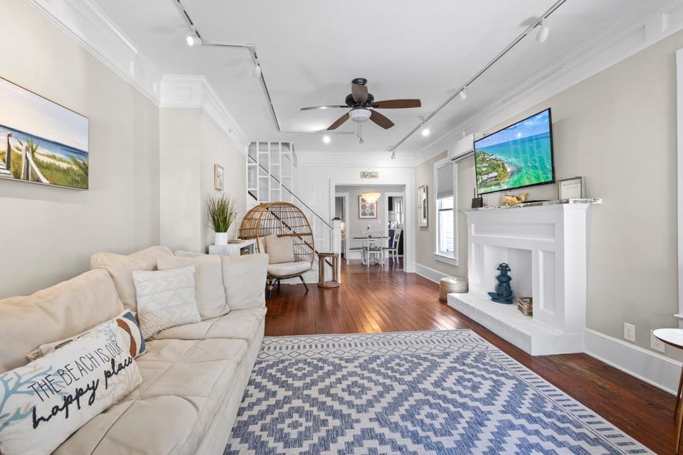 Communal lounge/ TV room, TV and multimedia, Living room, Evening entertainment, air conditioner