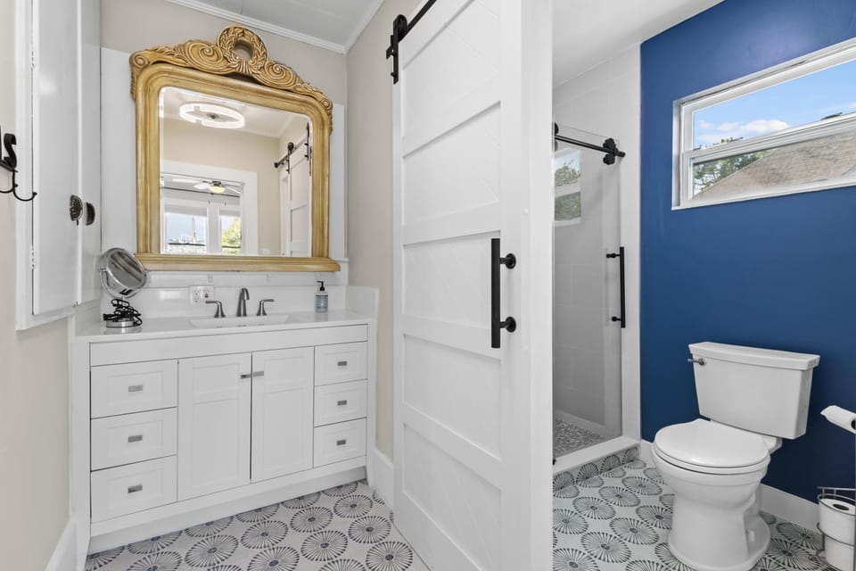 Shower, Toilet, Bathroom