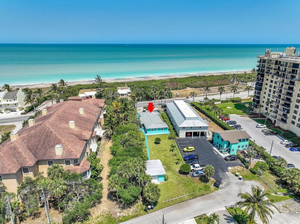Property building, Bird's eye view, City view, Location