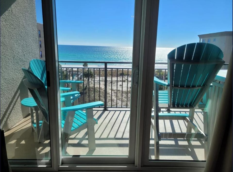 Emerald Isle 609 Gulf Views Close to Beach House in Okaloosa Island