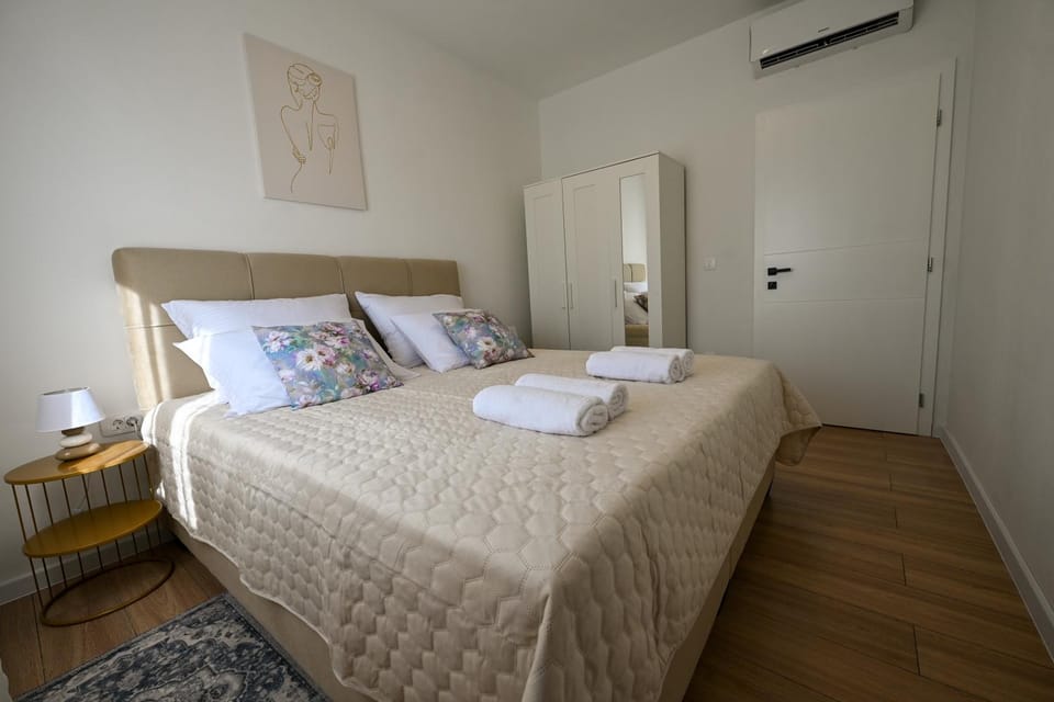 Bedroom, Family, air conditioner