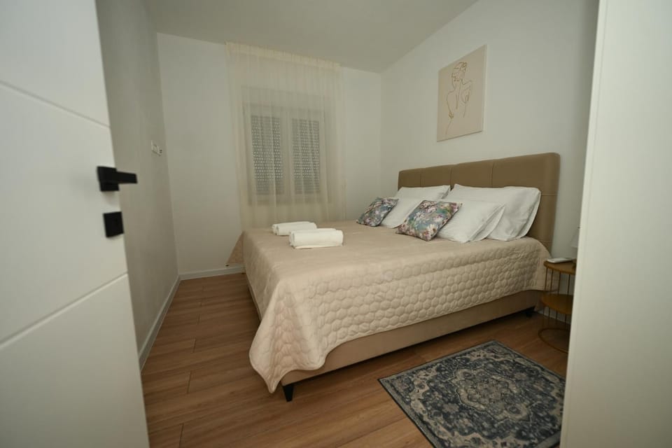 Bedroom, Family, air conditioner