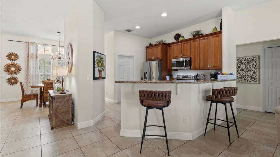 Kitchen or kitchenette, Dining area, oven, pet friendly