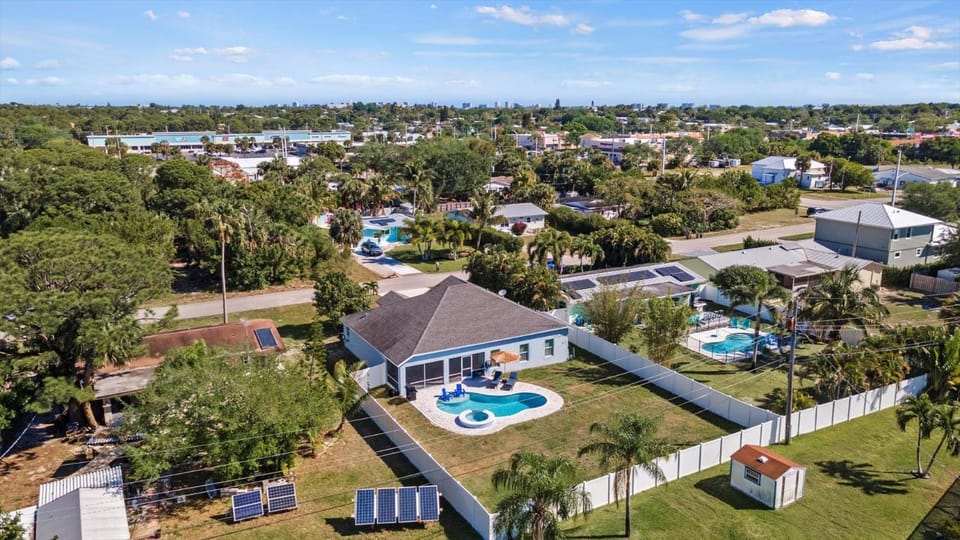 Property building, Bird's eye view, City view, Street view, Swimming pool