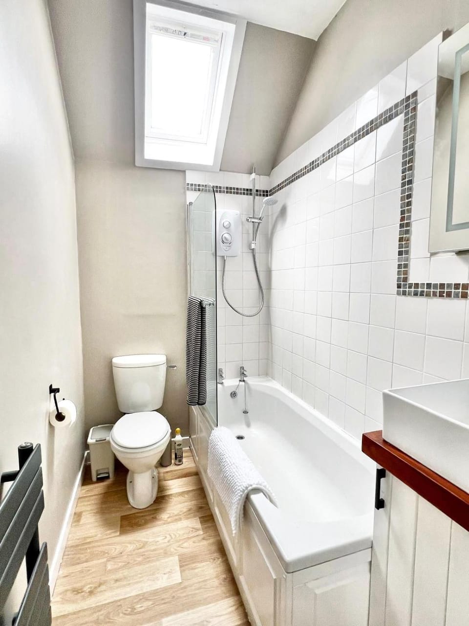 Shower, Toilet, Bathroom, Bath