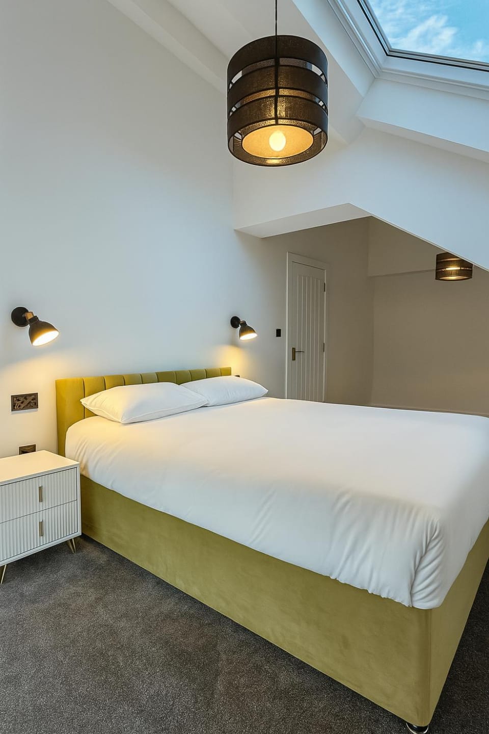 Bed, Photo of the whole room, Bedroom