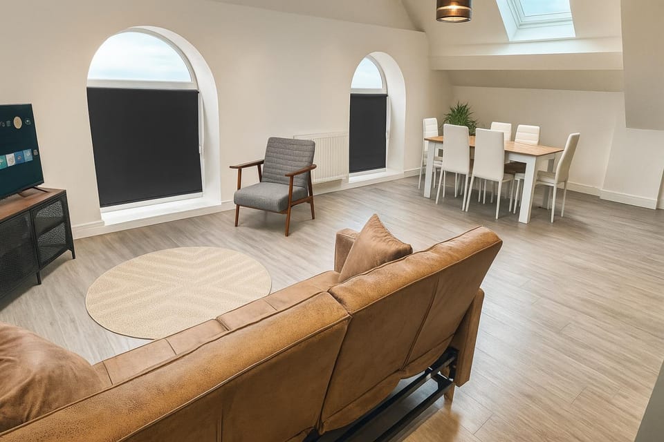 Kitchen or kitchenette, Seating area, Dining area