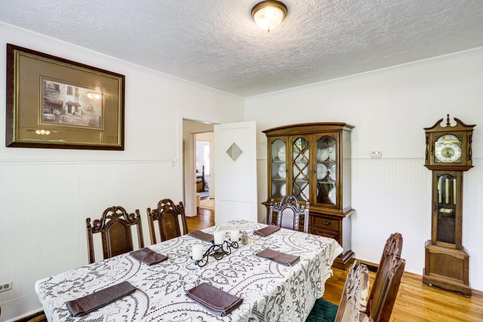 1 Mi to Dtwn! Restored 1930s Brenham Retreat House in Brenham
