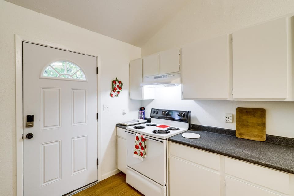 1 Mi to Downtown & Shopping: Quiet Brenham Home House in Brenham