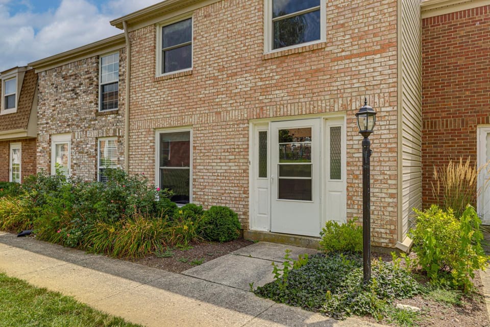 Townhome 10 Mi to WPAFB & Dayton! House in Beavercreek