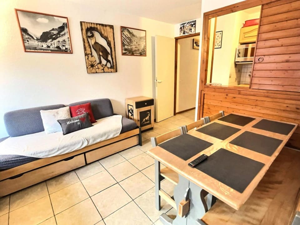 Résidence Les Jardins De Val - Appartement 2 pièces Cabine 6 personnes à Val d'isère à 350m du centre du village et 450m des pistes, place de parking incluse MAE-2664 Cabin in Val dIsere