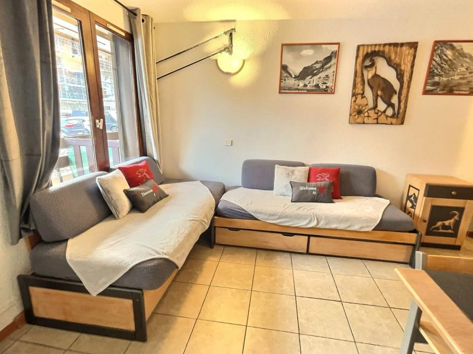 Résidence Les Jardins De Val - Appartement 2 pièces Cabine 6 personnes à Val d'isère à 350m du centre du village et 450m des pistes, place de parking incluse MAE-2664 Cabin in Val dIsere