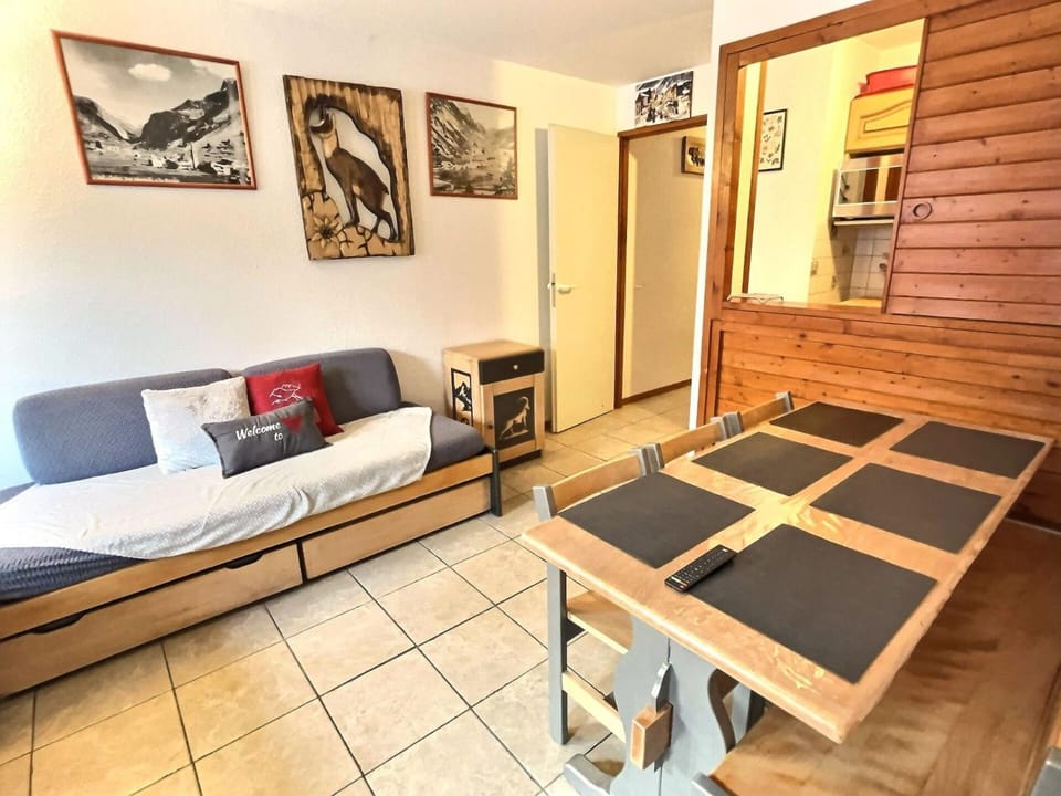 Résidence Les Jardins De Val - Appartement 2 pièces Cabine 6 personnes à Val d'isère à 350m du centre du village et 450m des pistes, place de parking incluse MAE-2664 Cabin in Val dIsere