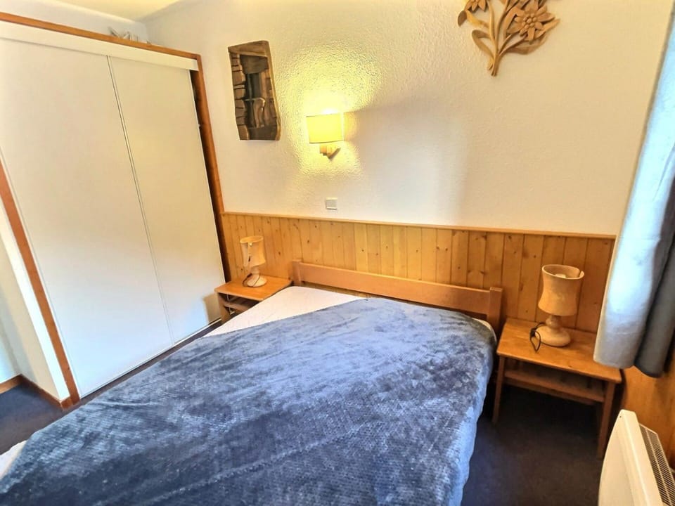 Résidence Les Jardins De Val - Appartement 2 pièces Cabine 6 personnes à Val d'isère à 350m du centre du village et 450m des pistes, place de parking incluse MAE-2664 Cabin in Val dIsere