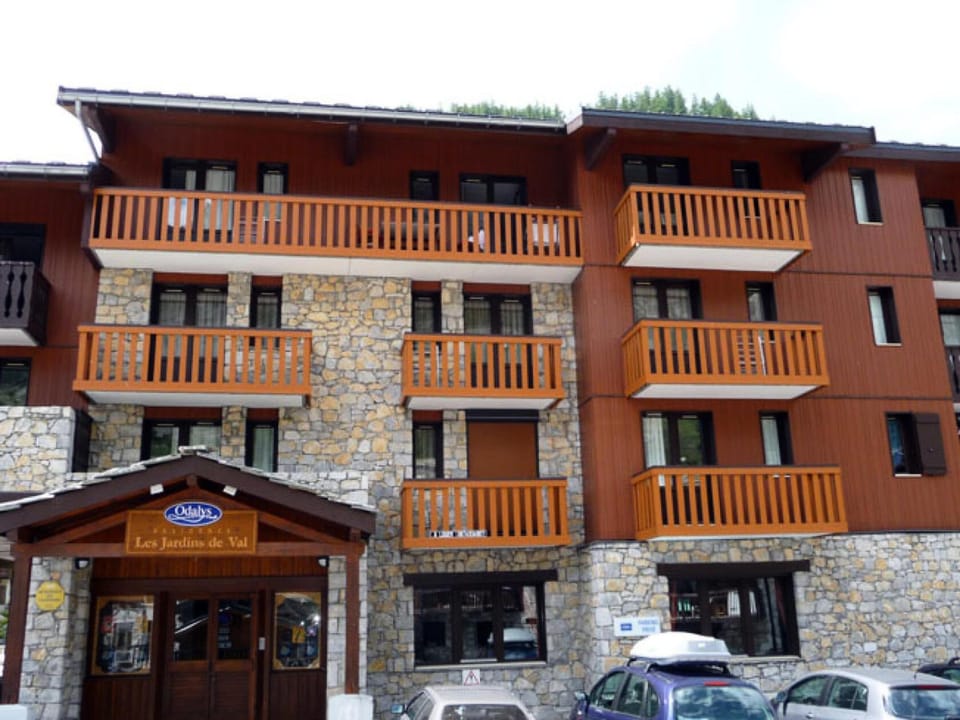 Résidence Les Jardins De Val - Appartement 2 pièces Cabine 6 personnes à Val d'isère à 350m du centre du village et 450m des pistes, place de parking incluse MAE-2664 Cabin in Val dIsere