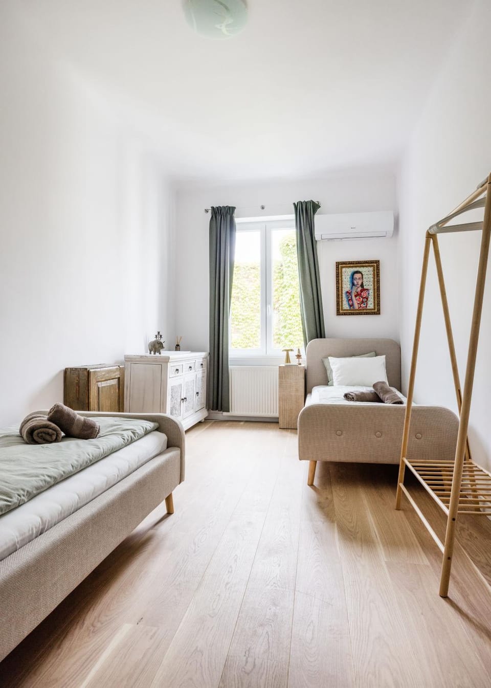 Bedroom, air conditioner