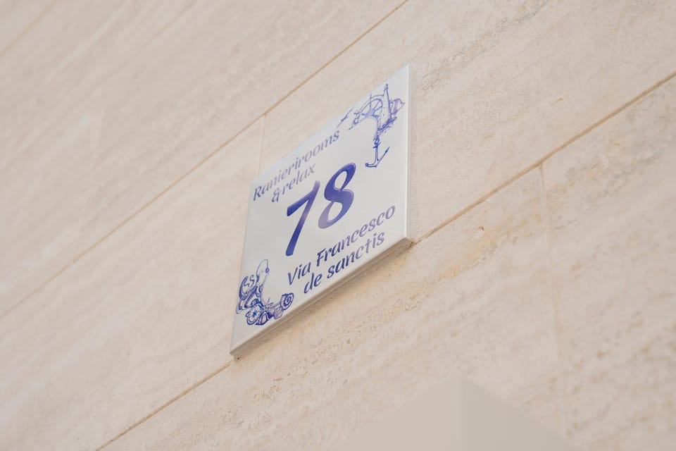 Property logo or sign, Logo/Certificate/Sign, Text overlay, Street view, Certificate/Award