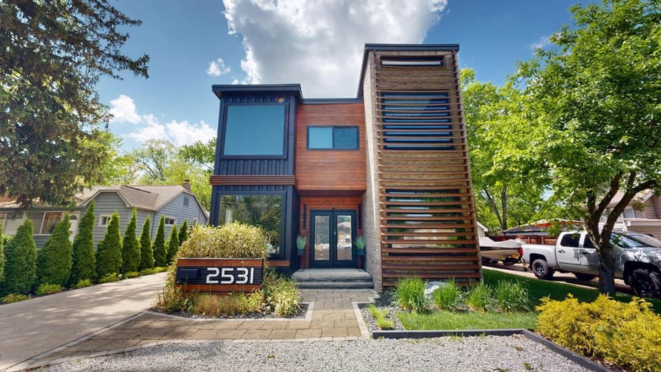 Container Dwelling House in Royal Oak