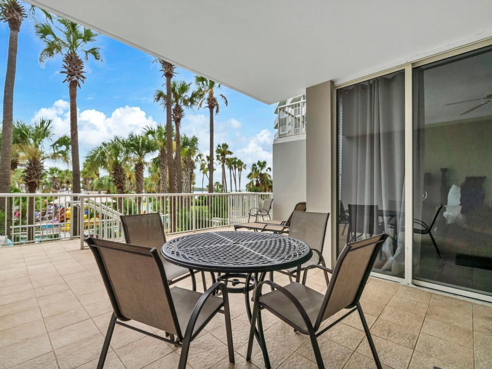 Destin West Sandpiper L-02 near beach sleeps 8 House in Okaloosa Island