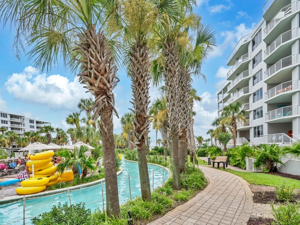 Destin West Sandpiper L-02 near beach sleeps 8 House in Okaloosa Island