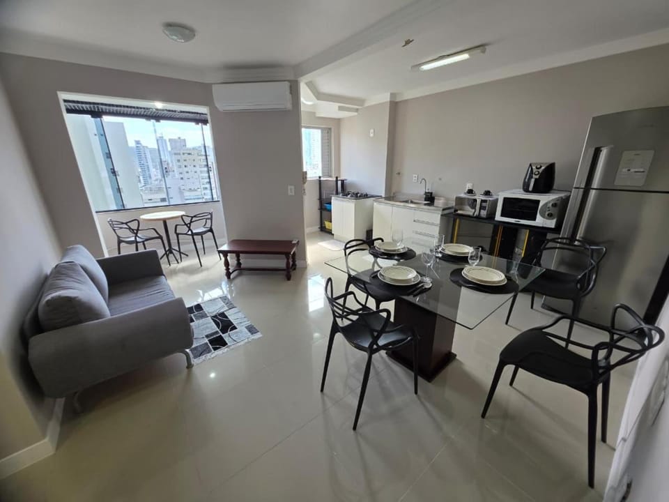 TV and multimedia, Kitchen or kitchenette, Living room, Seating area, Dining area