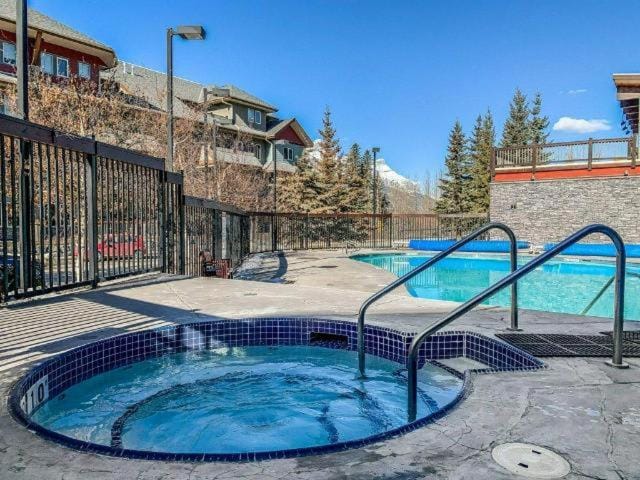 Day, Hot Tub, Pool view
