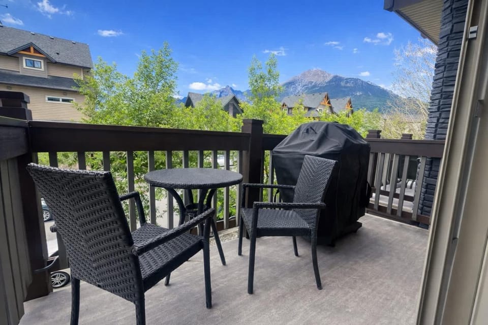 Patio, Day, View (from property/room), Balcony/Terrace, Mountain view