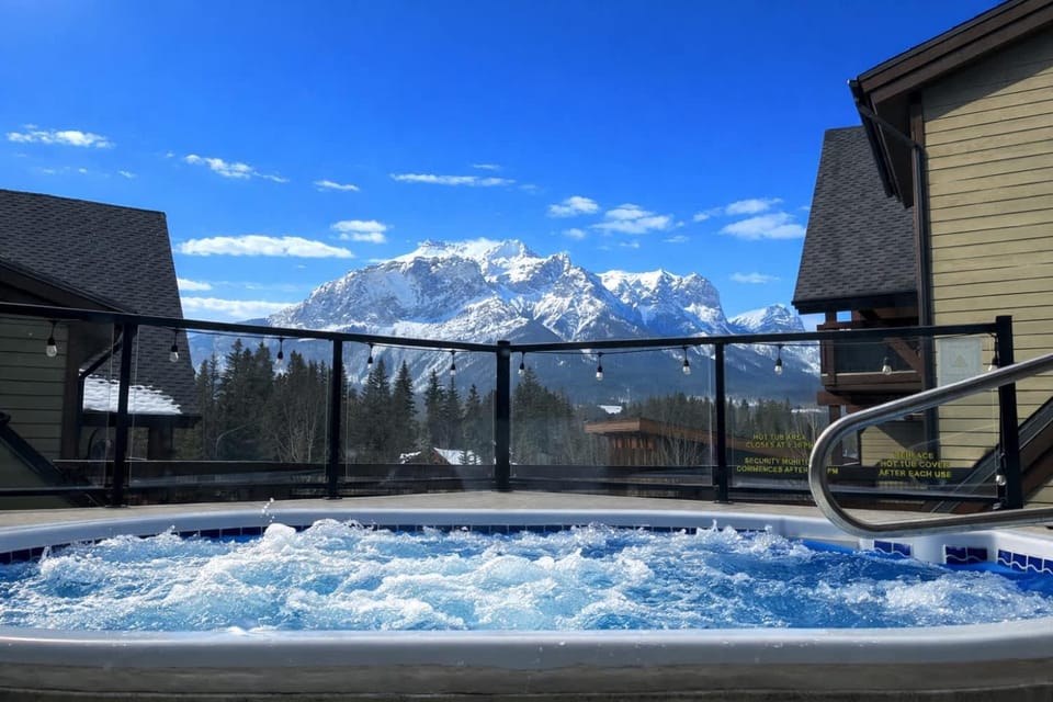 Creekside at Rundle Cliffs Lodge House in Canmore