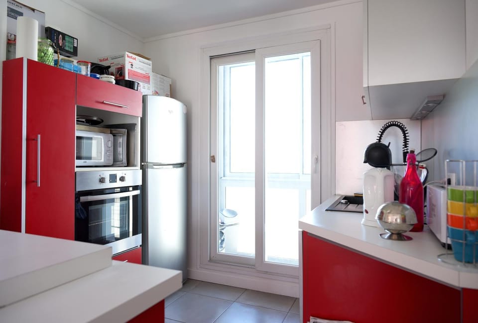 Coffee/tea facilities, Kitchen or kitchenette, dishwasher, oven, stove, toaster