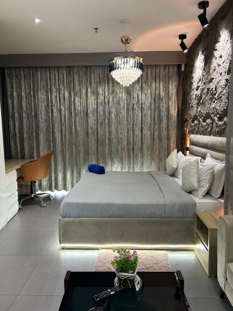 THE HEAVEN STAYs Vacation rental in Noida