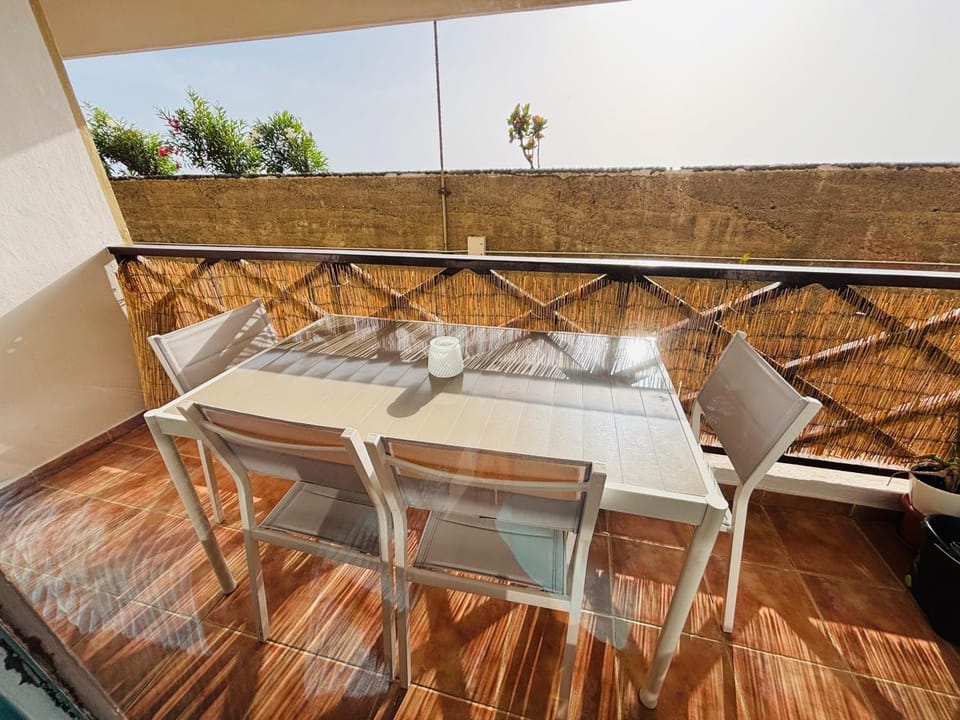 Day, Balcony/Terrace, Seating area, Dining area