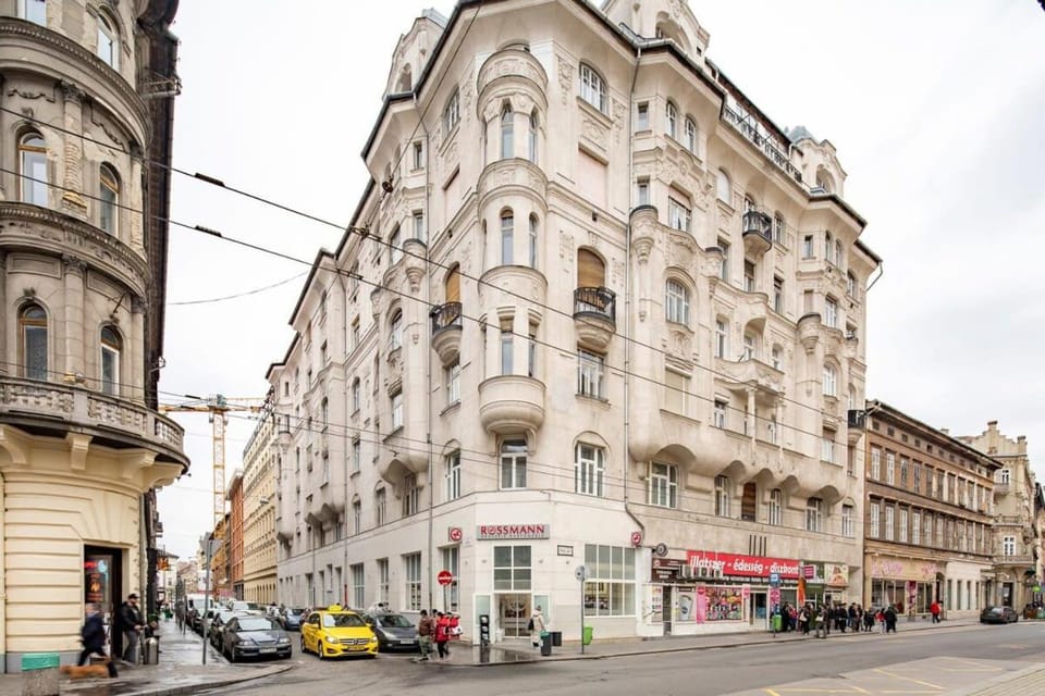 Very Central - Modern Studio Apartment in Budapest