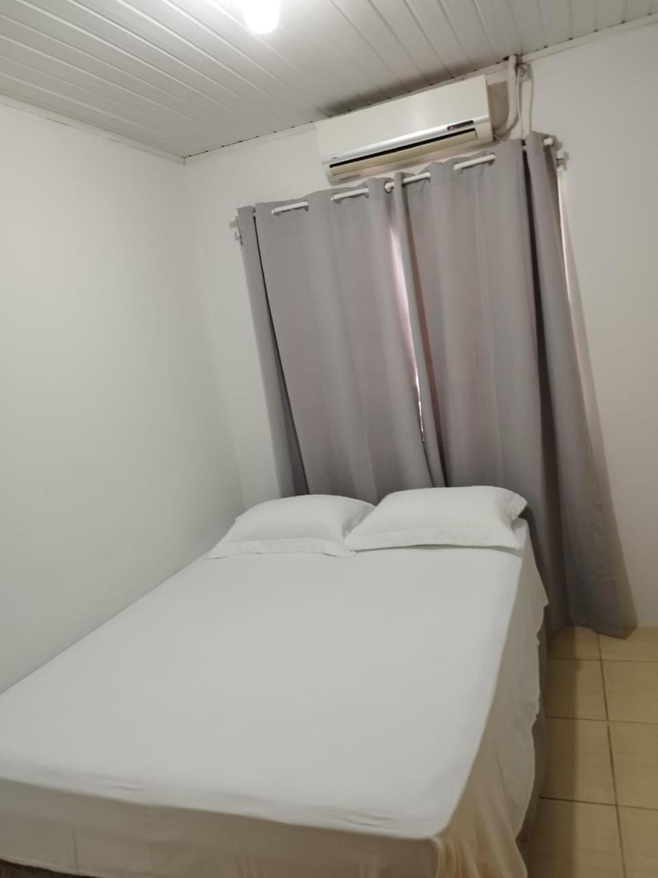 Bed, Bedroom, air conditioner
